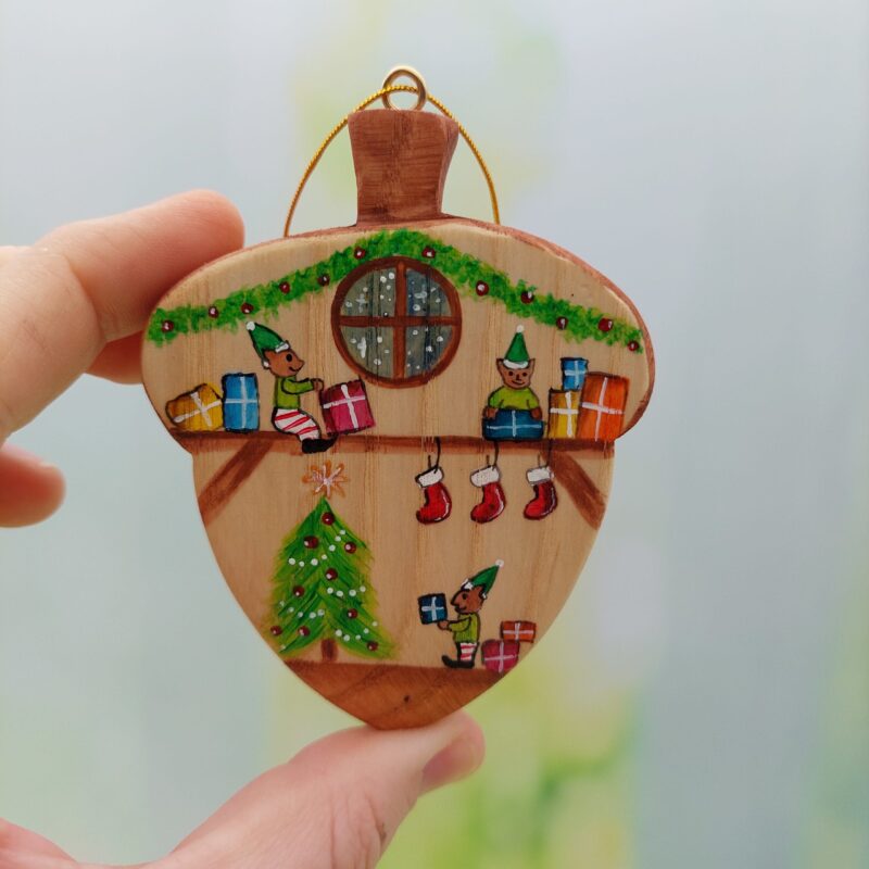 Double-sided Acorn Decoration / Santa's Workshop